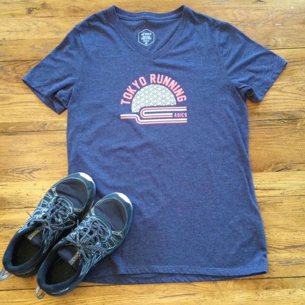 ASICS V-neck Tokyo Running T-shirt Size Medium